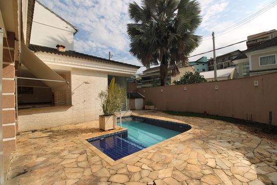 Quintal de casa de condomínio para alugar com 4 quartos, 350m² em Jacarepaguá, Rio de Janeiro