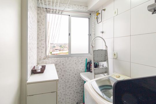 Cozinha e área de serviço de apartamento para alugar com 2 quartos, 50m² em Vila Merces, Carapicuíba