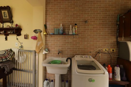 Área de Serviço de casa à venda com 3 quartos, 177m² em Vila Cecilia Maria, Santo André