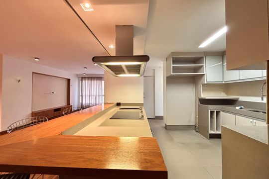 Cozinha de apartamento para alugar com 3 quartos, 146m² em Jardim Europa, São Paulo