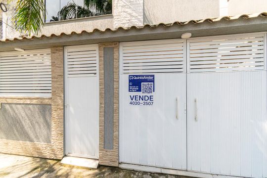 Placa de casa à venda com 2 quartos, 122m² em Olaria, Rio de Janeiro