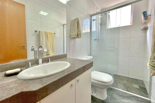 Suíte - Banheiro  de apartamento para alugar com 3 quartos, 136m² em Cidade Nova, Belo Horizonte