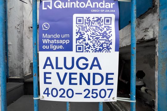 Placa QQRF-76 de casa à venda com 3 quartos, 200m² em Cambuci, São Paulo