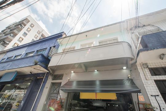 Fachada de casa à venda com 8 quartos, 240m² em Vila Mariana, São Paulo