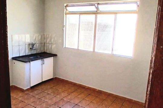 Cozinha de casa para alugar com 2 quartos, 140m² em Alípio de Melo, Belo Horizonte