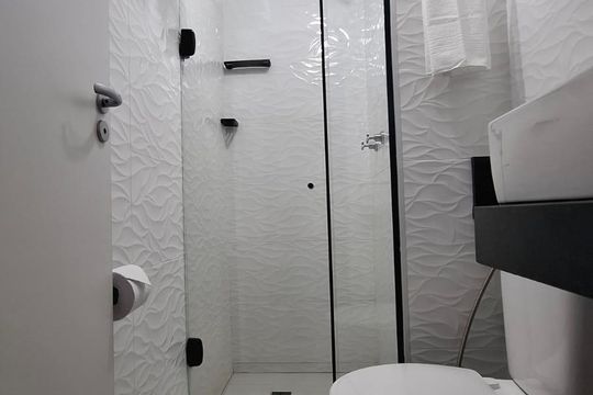 Banheiro de apartamento para alugar com 1 quarto, 32m² em Santo Cristo, Rio de Janeiro