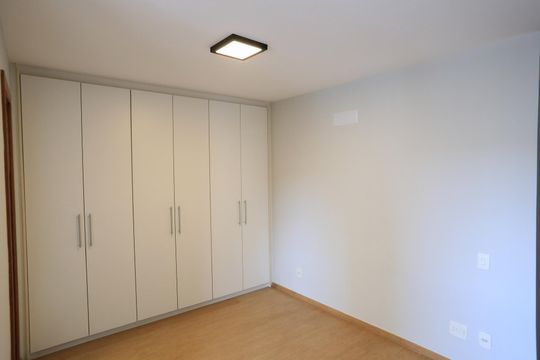 Suíte de apartamento para alugar com 2 quartos, 64m² em Funcionários, Belo Horizonte