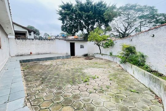 Quintal de casa para alugar com 3 quartos, 380m² em Chácara Tres Pain, Embu das Artes