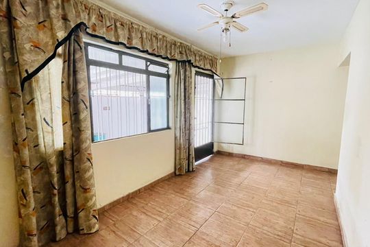 Sala de casa para alugar com 3 quartos, 380m² em Chácara Tres Pain, Embu das Artes