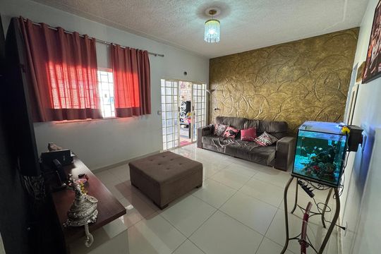 Sala de casa à venda com 3 quartos, 250m² em Ceilândia, Brasília