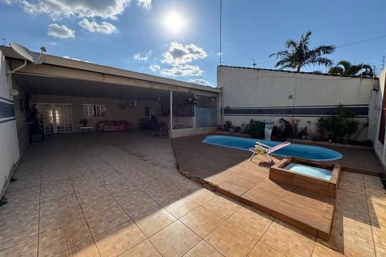 Quintal de casa à venda com 3 quartos, 250m² em Ceilândia, Brasília