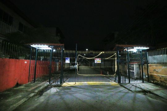 Fachada da rua de casa à venda com 3 quartos, 200m² em Olaria, Rio de Janeiro