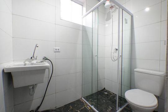 Banheiro de kitnet/studio para alugar com 1 quarto, 30m² em Cambuci, São Paulo