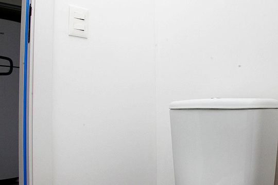 Banheiro de kitnet/studio para alugar com 1 quarto, 25m² em Farroupilha, Porto Alegre