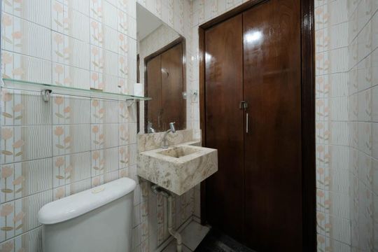 Banheiro de casa para alugar com 3 quartos, 100m² em Vila Ré, São Paulo