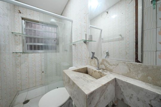 Banheiro de casa para alugar com 3 quartos, 100m² em Vila Ré, São Paulo