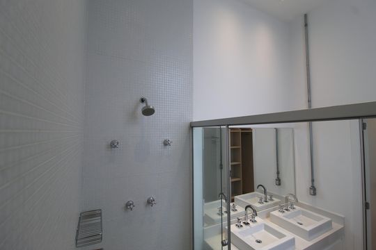 Banheiro da Suíte 2 de apartamento à venda com 2 quartos, 126m² em Itaim Bibi, São Paulo