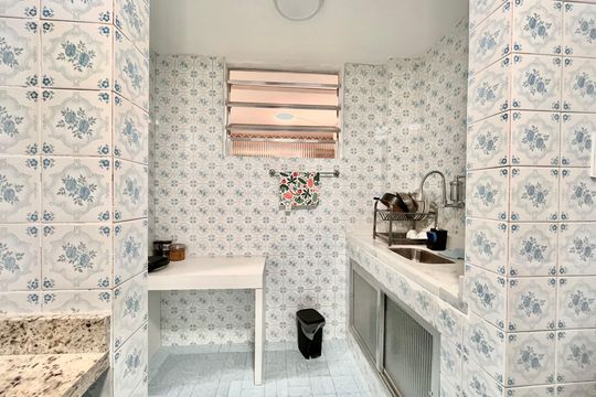 Cozinha de apartamento para alugar com 1 quarto, 50m² em Copacabana, Rio de Janeiro