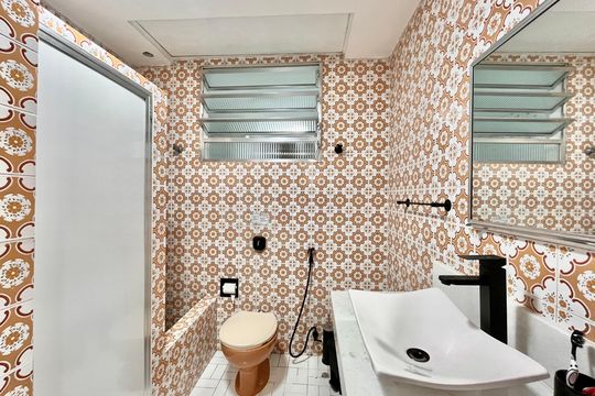 Banheiro de apartamento para alugar com 1 quarto, 50m² em Copacabana, Rio de Janeiro
