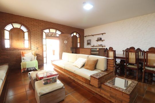 Casa para alugar com 3 quartos, 250m² em Tabajaras, Uberlândia