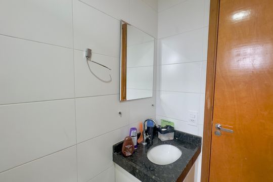 Banheiro de apartamento à venda com 2 quartos, 50m² em Jardim Sao Geraldo, Guarulhos