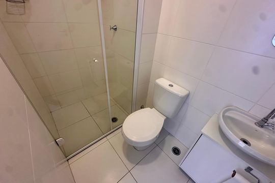 Banheiro de apartamento à venda com 1 quarto, 28m² em Chácara Santo Antônio, São Paulo