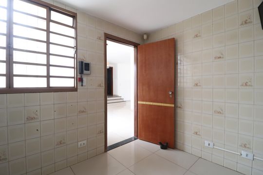Cozinha de casa para alugar com 4 quartos, 320m² em Saraiva, Uberlândia