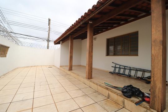 Varanda da Sala de casa para alugar com 4 quartos, 320m² em Saraiva, Uberlândia