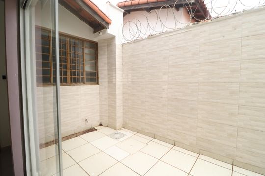 Jardim de Inverno de casa para alugar com 4 quartos, 320m² em Saraiva, Uberlândia