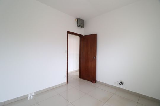 Quarto 3 de casa para alugar com 4 quartos, 320m² em Saraiva, Uberlândia
