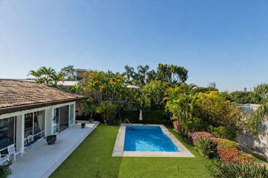 Piscina de casa à venda com 5 quartos, 725m² em Jardim Guedala, São Paulo