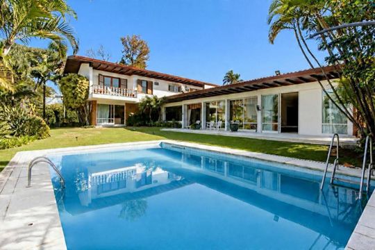 Piscina de casa à venda com 5 quartos, 725m² em Jardim Guedala, São Paulo