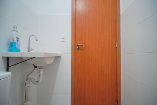Banheiro de apartamento para alugar com 2 quartos, 50m² em Santos Dumont, São Leopoldo