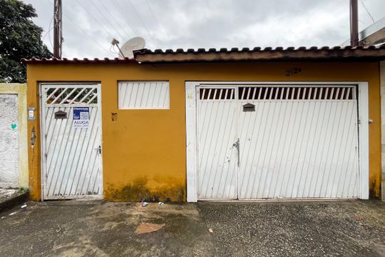 Fachada de casa para alugar com 2 quartos, 80m² em Jardim Santa Lucrecia, São Paulo
