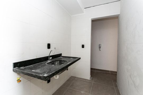 Cozinha de apartamento à venda com 2 quartos, 45m² em Vila Antonina, São Paulo