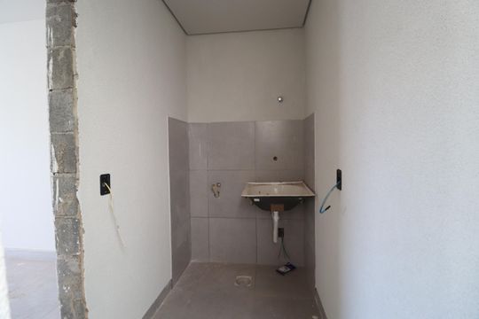 Área de serviço de apartamento para alugar com 3 quartos, 77m² em Novo Mundo, Uberlândia