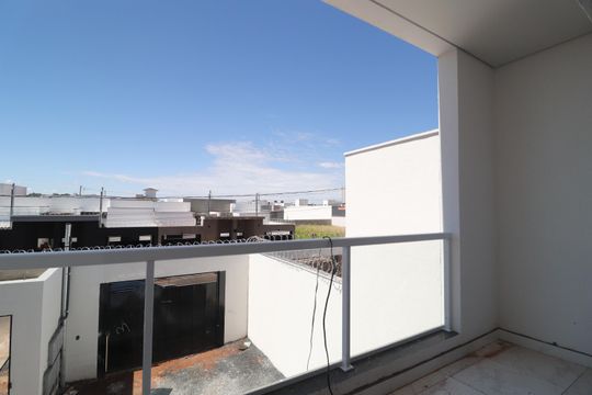 Varanda da sala de apartamento para alugar com 3 quartos, 82m² em Novo Mundo, Uberlândia