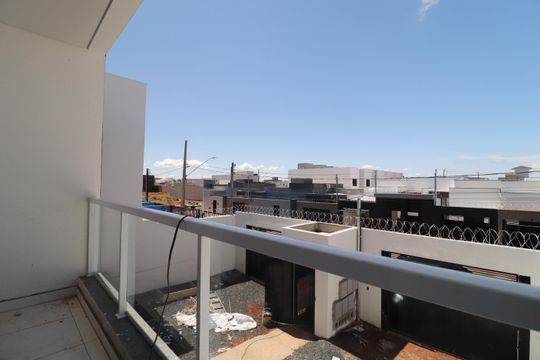 Varanda da sala de apartamento para alugar com 3 quartos, 82m² em Novo Mundo, Uberlândia