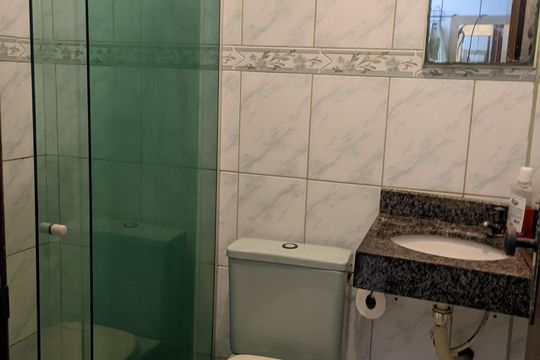 Banheiro de kitnet/studio para alugar com 1 quarto, 30m² em Cidade Nova, Salvador