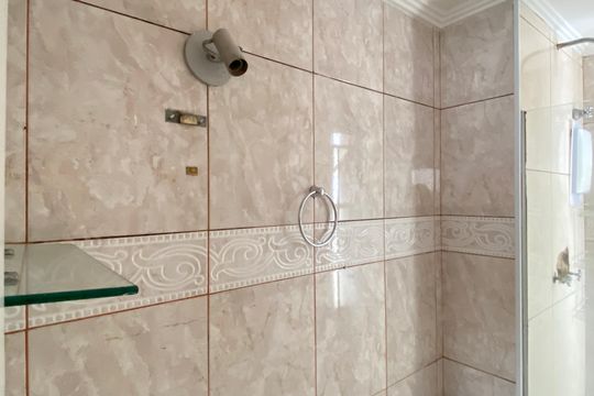 Banheiro de apartamento para alugar com 3 quartos, 67m² em Industrial Autonomistas, Osasco