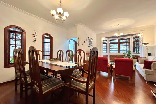 Casa à venda com 4 quartos, 143m² em Vila Alexandria, São Paulo