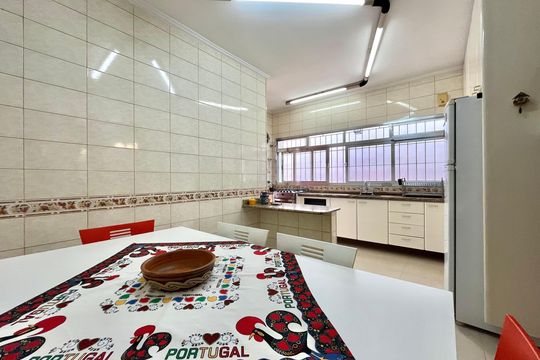 Cozinha de casa à venda com 4 quartos, 143m² em Vila Alexandria, São Paulo