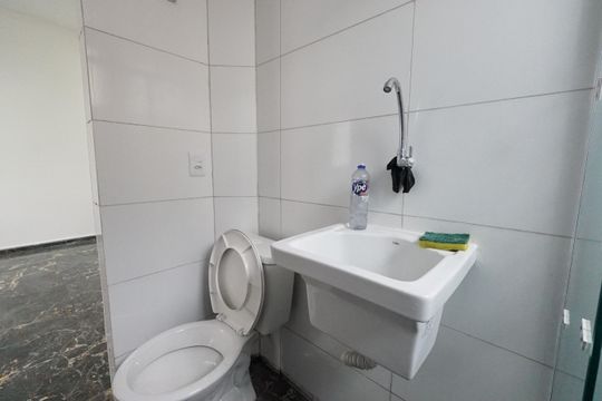 Banheiro de kitnet/studio para alugar com 1 quarto, 30m² em Cambuci, São Paulo
