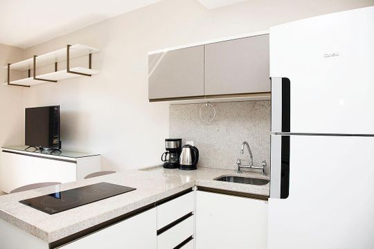 Studio - Cozinha de kitnet/studio para alugar com 1 quarto, 28m² em Farroupilha, Porto Alegre