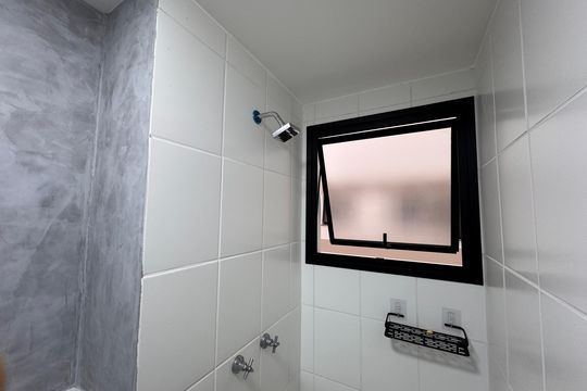 Banheiro de apartamento para alugar com 2 quartos, 45m² em Jardim Pioneira, Cotia