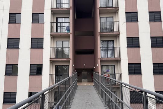 Fachada do bloco de apartamento para alugar com 2 quartos, 45m² em Jardim Pioneira, Cotia