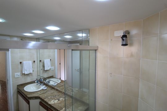 Banheiro Social de apartamento à venda com 4 quartos, 236m² em Indianópolis, São Paulo