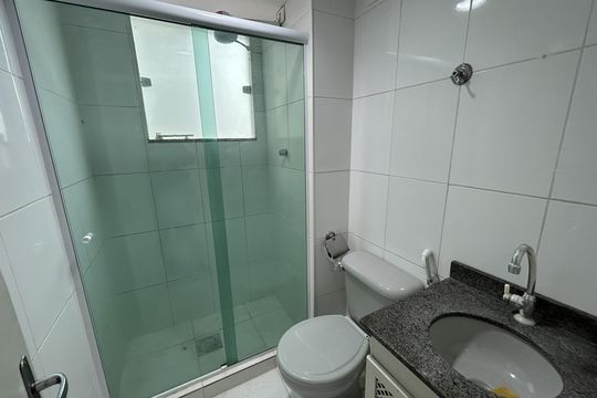 Banheiro de apartamento para alugar com 2 quartos, 58m² em Marechal Hermes, Rio de Janeiro
