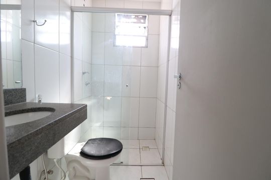 Banheiro Social de apartamento para alugar com 2 quartos, 45m² em Shopping Park, Uberlândia