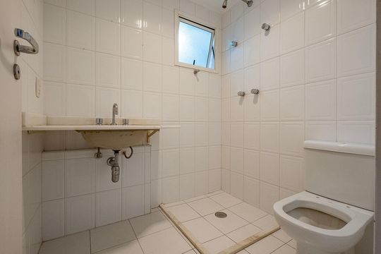 Banheiro de apartamento à venda com 2 quartos, 76m² em Pinheiros, São Paulo